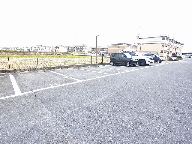 サニーコートB（杏町）の駐車場|駐車場があります