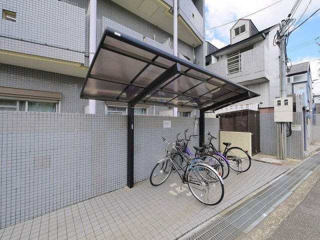 シティパレス佐保川Ｐ６のその他共用部分|屋根付きの共用駐輪場です