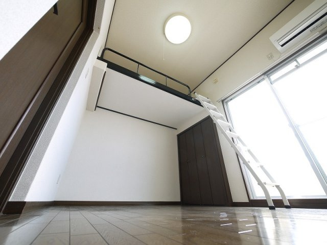 シティパレス佐保川Ｐ６の居間・リビング|ゆったりとした居間です