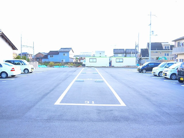 ソレイユ前栽Aの駐車場