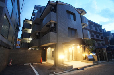 【外観】 | ジョイフル塚口 | タイル張りできれいな物件です。