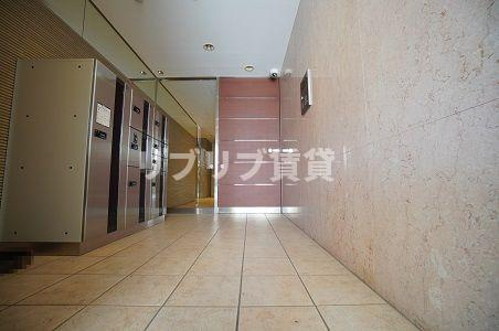 セザン新町のエントランス