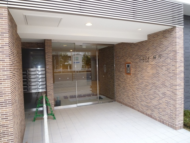 ルーチェ桜川のエントランス