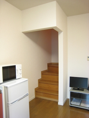 【その他共用部分】 | ミカドA | メゾネット。２階への階段です。