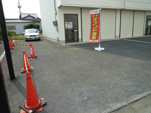 倉敷市沖の事務所の駐車場