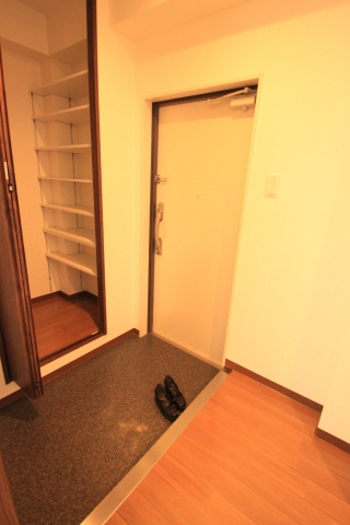 フローラ光陽の玄関