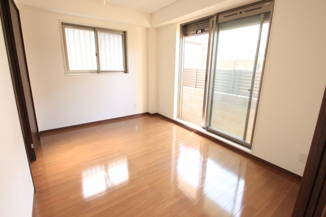 フローラ光陽の洋室