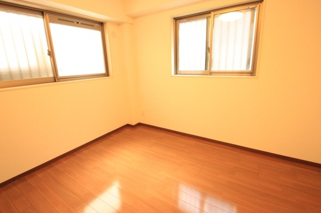 フローラ光陽の洋室