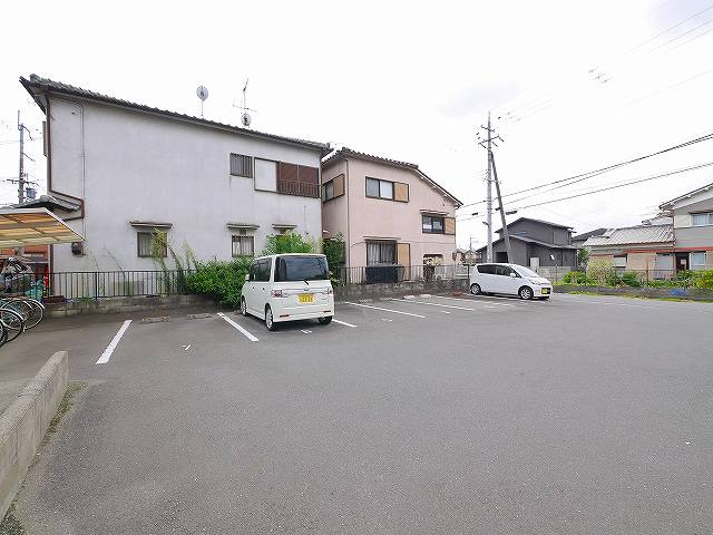 大西ハイツ（東九条町）の駐車場|駐車場完備です