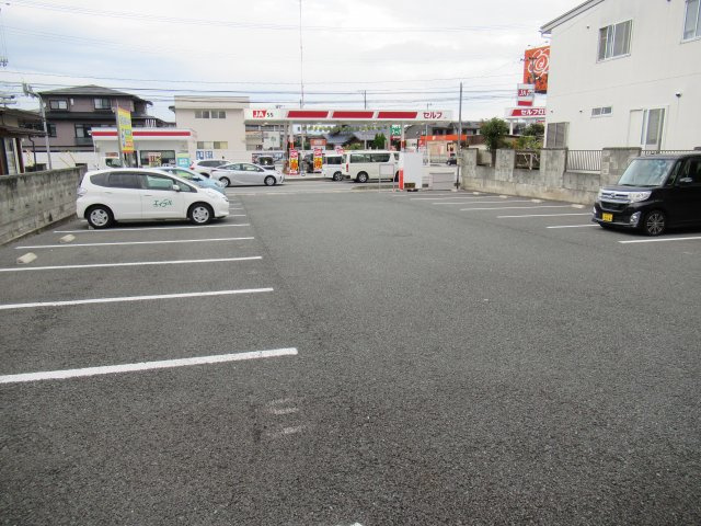 クレールⅧの駐車場