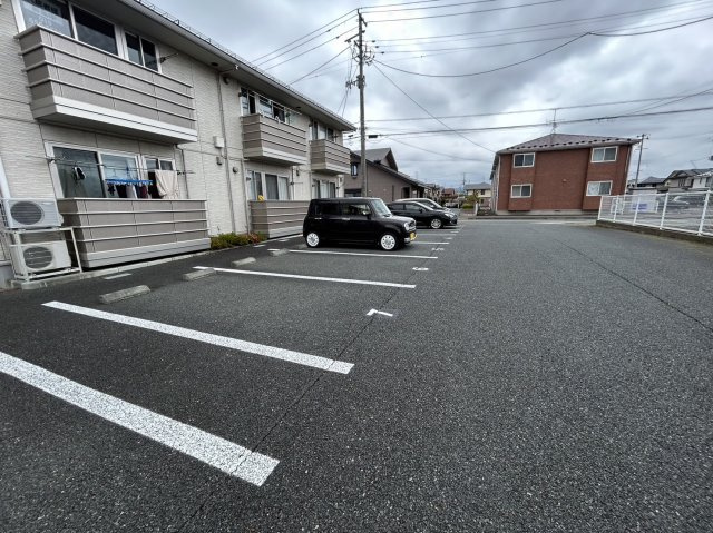 ピソ レセンテの駐車場