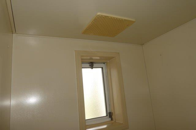 アルパーク２１の浴室|浴室窓・換気扇