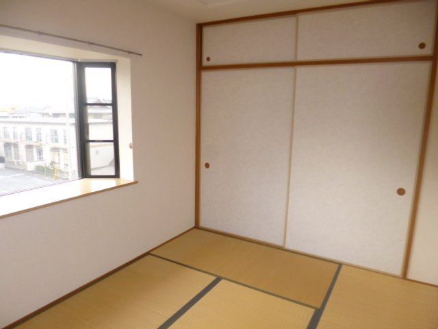 ディアコート市川の和室