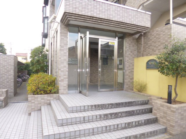 ディアコート市川のエントランス