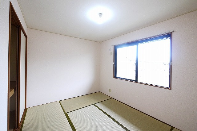 ベルメゾン大幸Bの和室|和室がひろがる居住スペース