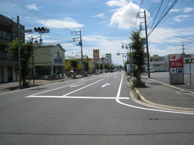 【地図】 | コーポフルール | 前の道路にはファミレス・スーパーが立ち並んで生活に便利