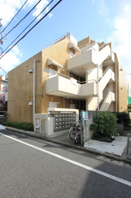 【外観】 | メゾン中央 | 閑静な住宅街に位置するマンションです【メゾン中央】