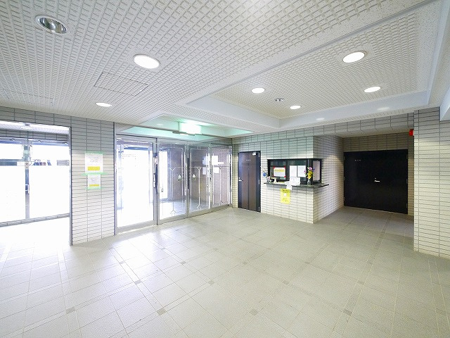 近鉄エルコート新大宮のエントランス|落ち着いたエントランスです