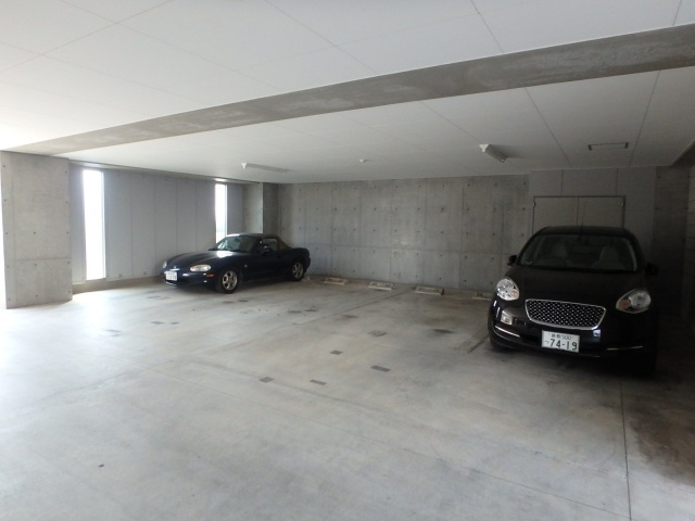 COCO白楽町の駐車場