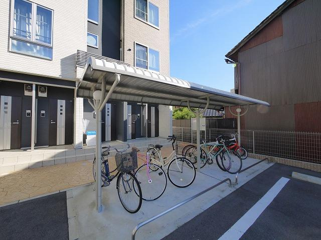 Ｍａｒｙｌｅｂｏｎｅ　Ｒｏａｄのその他共用部分|ゆったりとした駐輪スペース。
