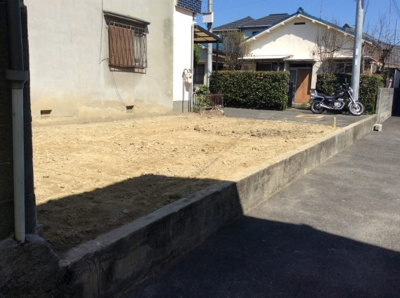 【外観】 | 茨木市丑寅2丁目 | 通路より少し上がっています。