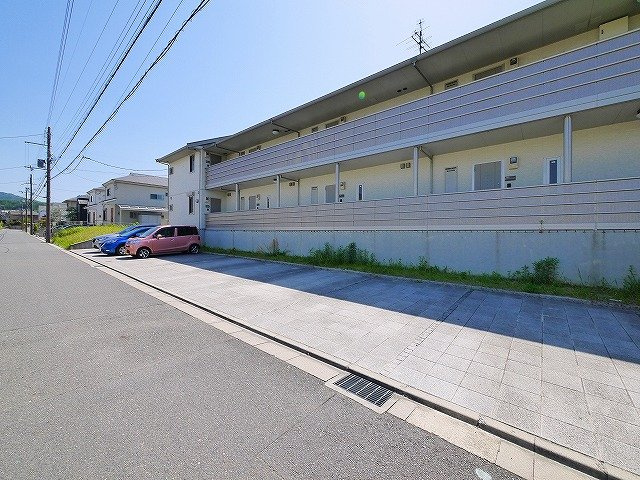 カーサ　セレスの駐車場