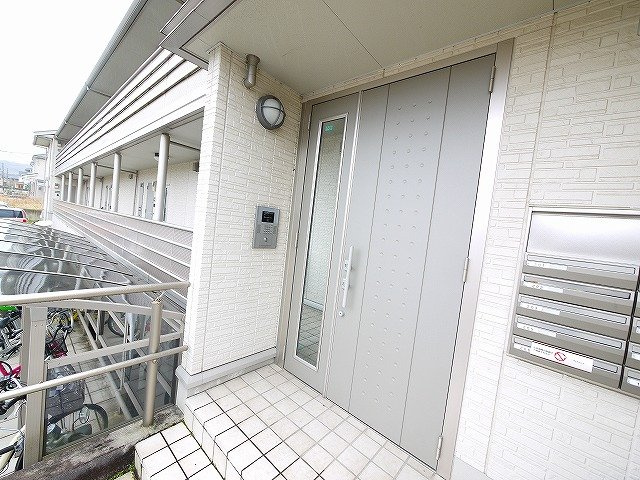 カーサ　セレスのエントランス|オートロック付きのエントランスです。