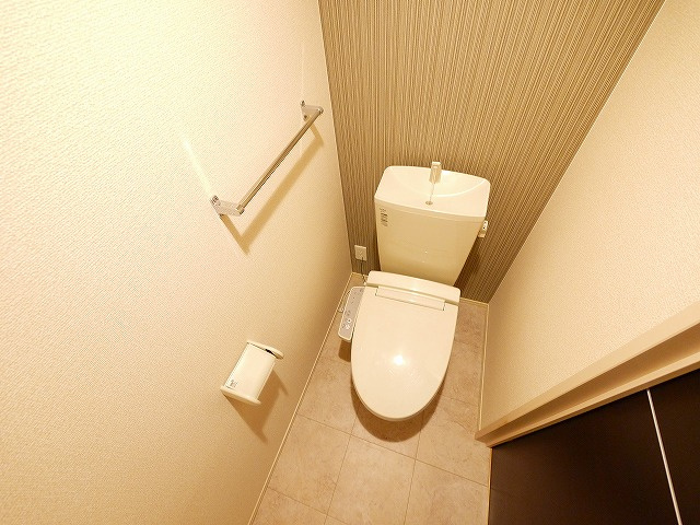 セントレジス八尾のトイレ|落ち着いた色調のトイレです