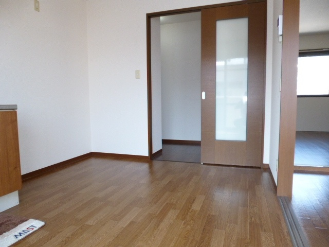 メゾン武智Ａの居間・リビング|５.９帖