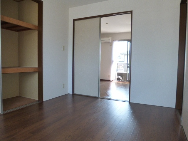 メゾン武智Ａの寝室|５.８帖