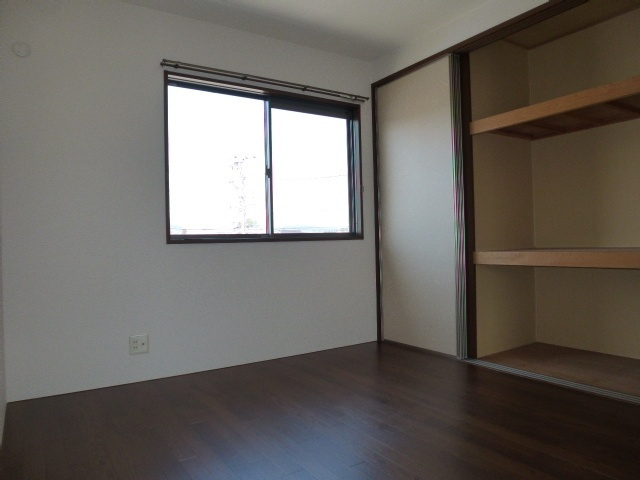 メゾン武智Ａの寝室|５.８帖