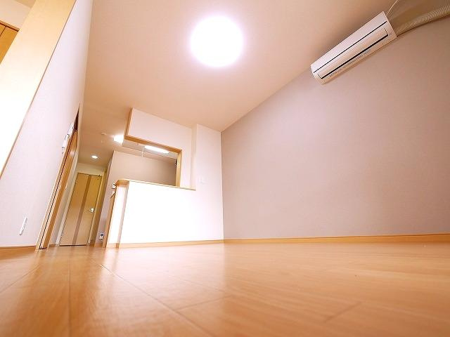 サンフィットヒルズ　Ａの内装|こちらの居間で趣味の時間をお楽しみください