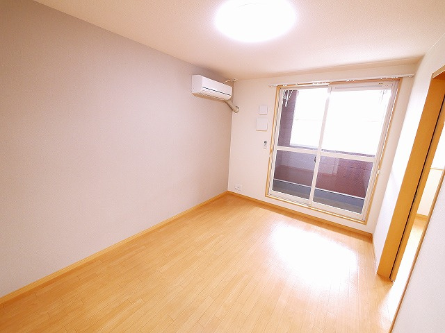 サンフィットヒルズ　Ａの居間・リビング|使いやすい居間です