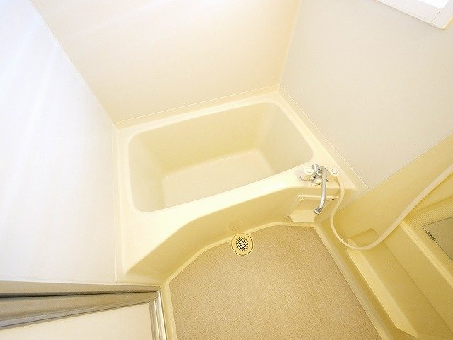 平尾ハイツの浴室|ゆったり過ごせるお風呂です