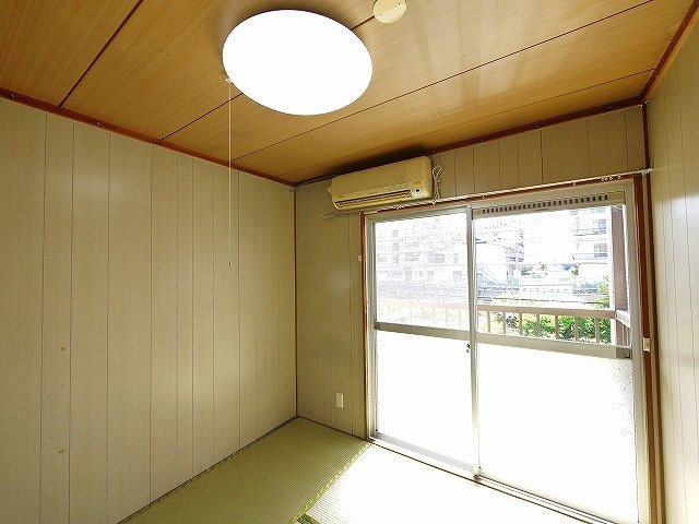 平尾ハイツの居間・リビング|こちらの居間で趣味の時間をお楽しみください