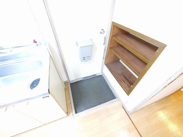 平尾ハイツの玄関|明るい玄関です