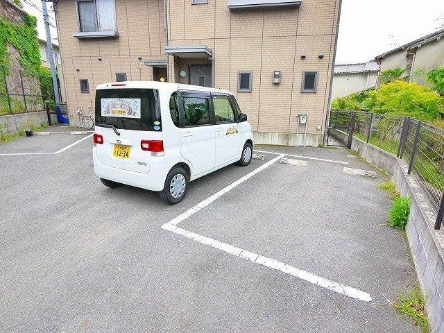 パストラルコートの駐車場