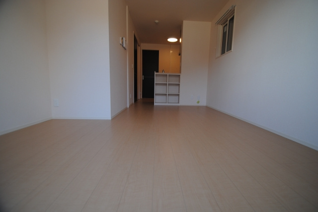 ルーエ西町の居間・リビング|東向き
内装イメージ：同物件別室