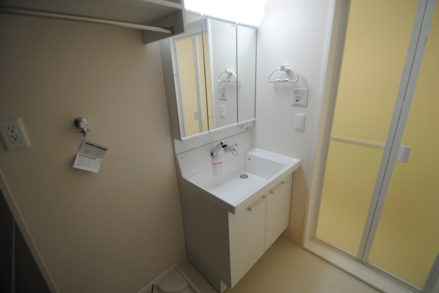 ルーエ西町の独立洗面台|洗髪洗面化粧台
内装イメージ：同物件別室