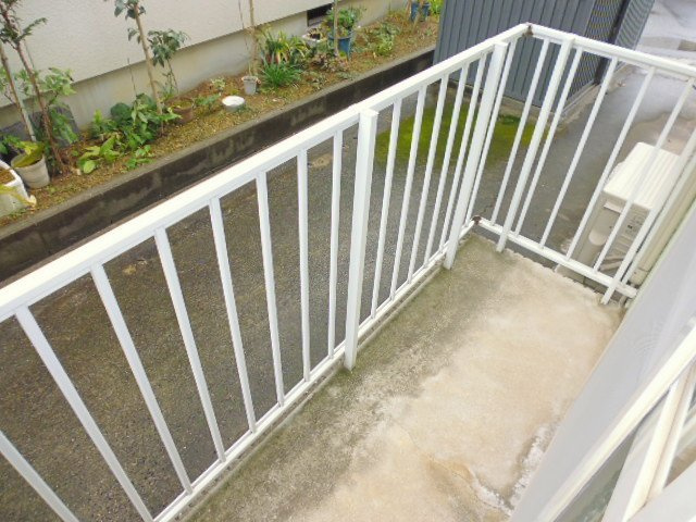 倉敷市中庄のアパートのバルコニー