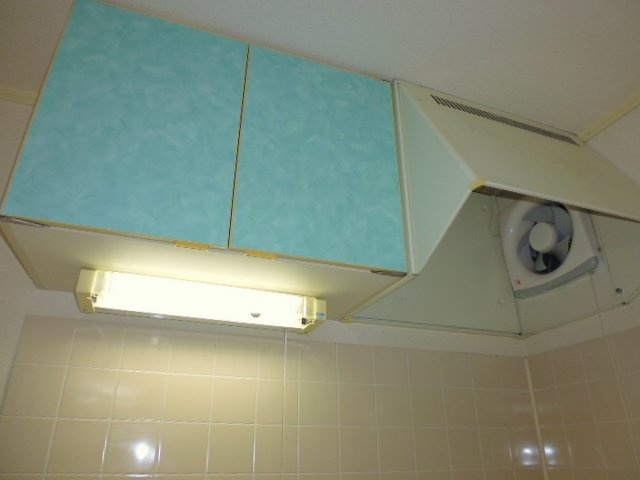 グリーンクラークのキッチン|キッチン上収納