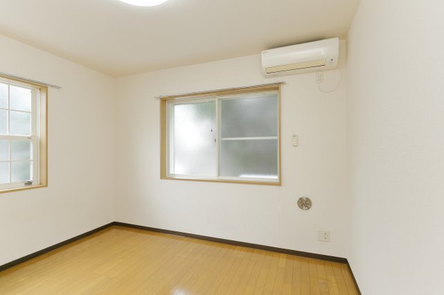 リリックコート翔の洋室