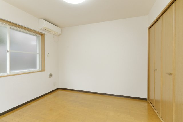 リリックコート翔の洋室