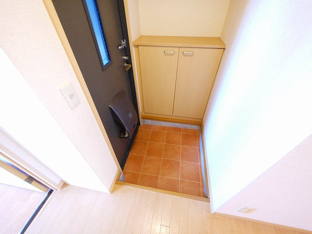 リーベンデールの収納|明るい玄関です