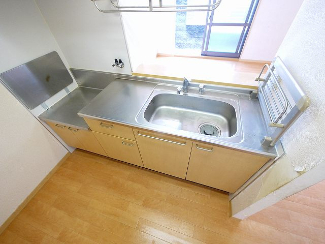 リーベンデールのキッチン|コンパクトなキッチンで掃除もラクラク