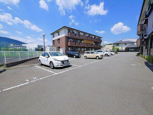 リビングタウン南生駒　Ａ棟の駐車場|駐車場です