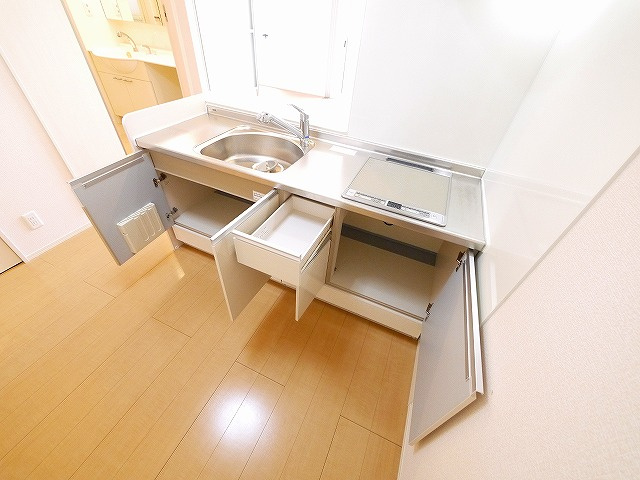 プラナスのキッチン|収納もたくさんできるキッチンです