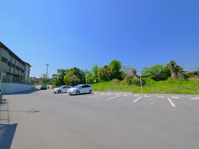 プラナスの駐車場|カースペースがあります