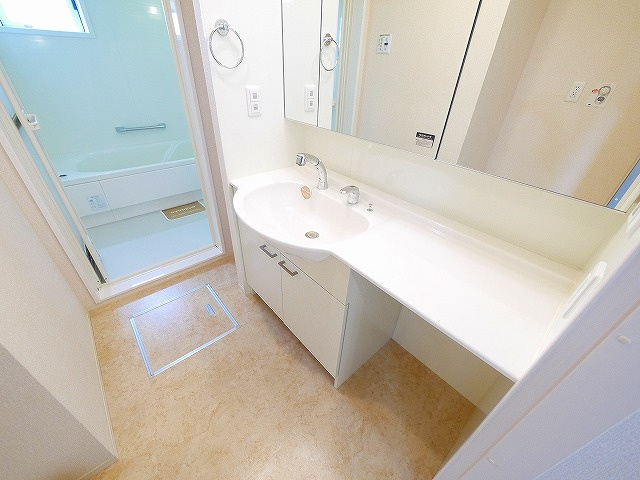 プラナスの洗面所|脱衣スペースもあります