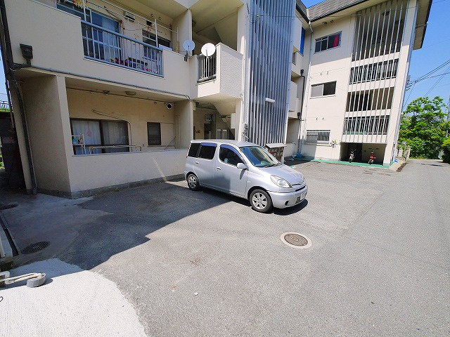 コーポ西野の駐車場|駐車スペースもあります